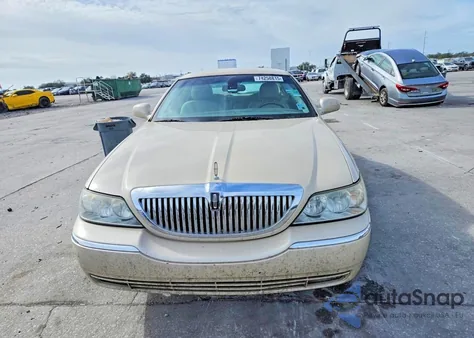 2003 Lincoln Town Car Cartier z USA, uszkodzony, nr VIN 1LNHM83W13Y686539